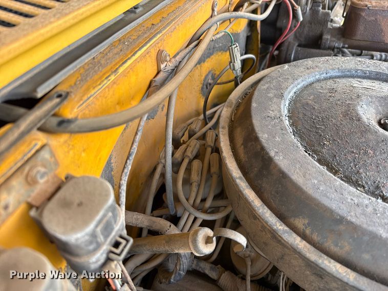 image for item ES5694 1989 Chevrolet Cheyenne 3500 box truck