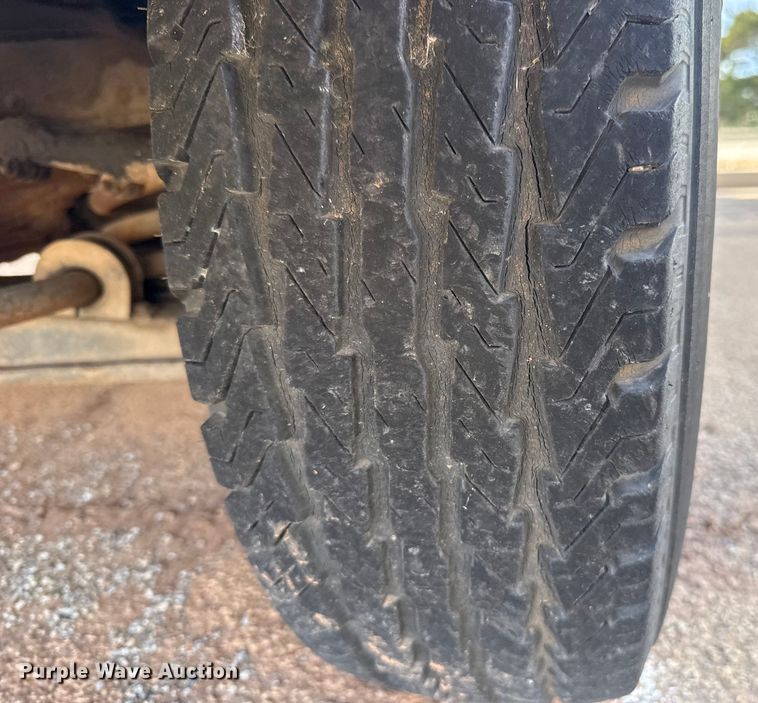 image for item ES5694 1989 Chevrolet Cheyenne 3500 box truck