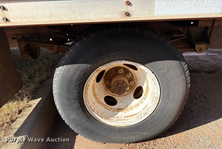 image for item ES5694 1989 Chevrolet Cheyenne 3500 box truck