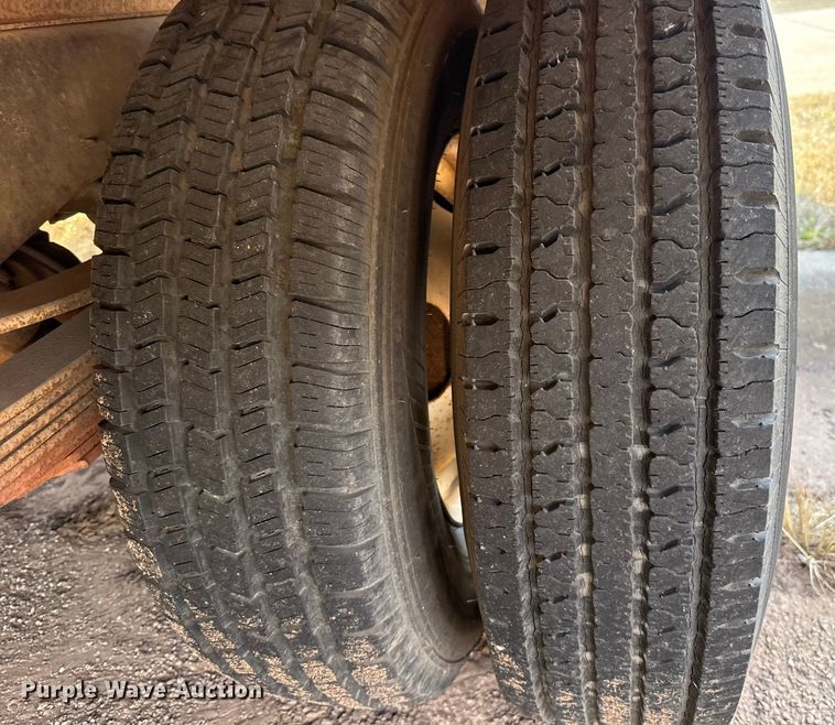 image for item ES5694 1989 Chevrolet Cheyenne 3500 box truck