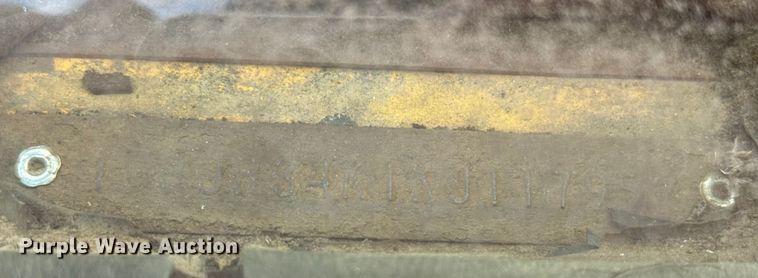 image for item ES5694 1989 Chevrolet Cheyenne 3500 box truck