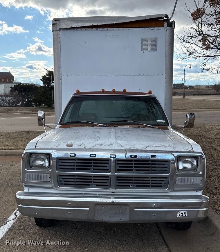 image for item ES5695 1991 Dodge D350 box truck