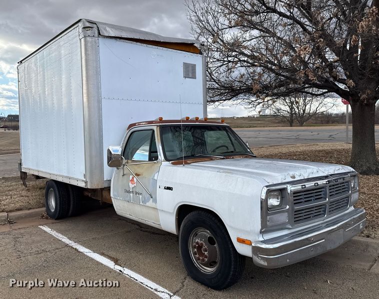 image for item ES5695 1991 Dodge D350 box truck