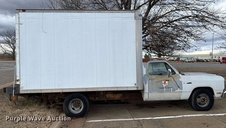 image for item ES5695 1991 Dodge D350 box truck