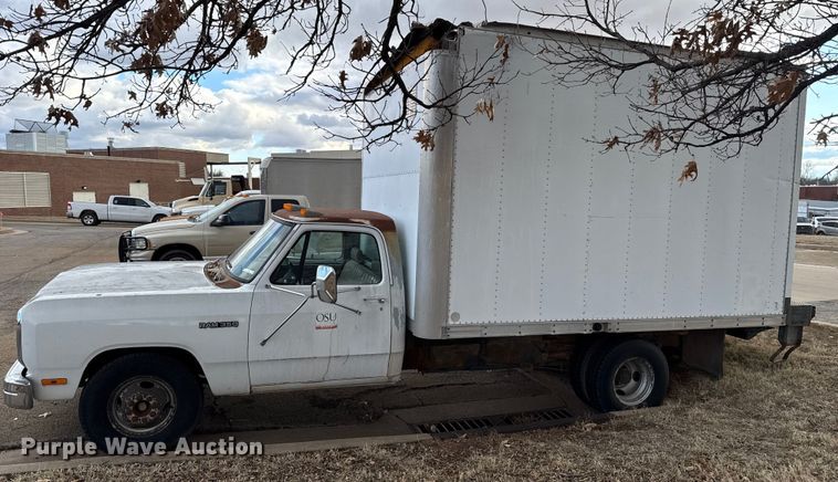 image for item ES5695 1991 Dodge D350 box truck