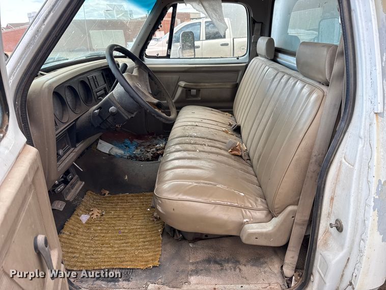 image for item ES5695 1991 Dodge D350 box truck