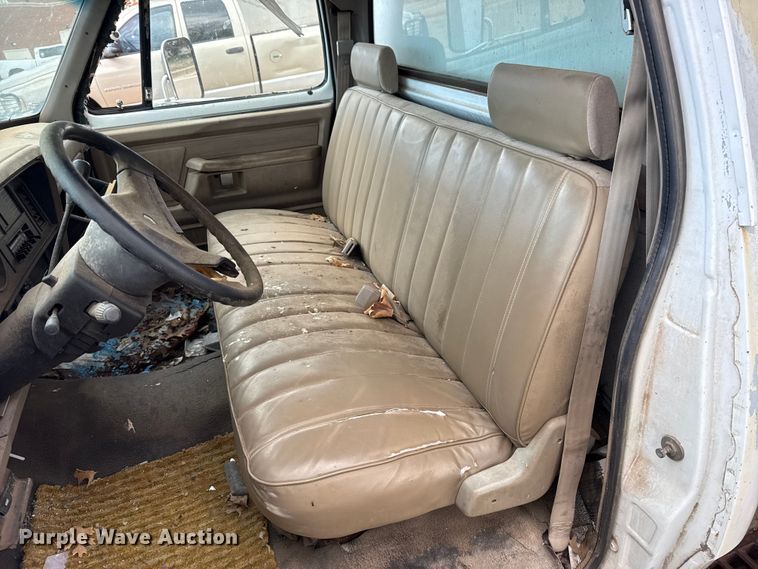 image for item ES5695 1991 Dodge D350 box truck