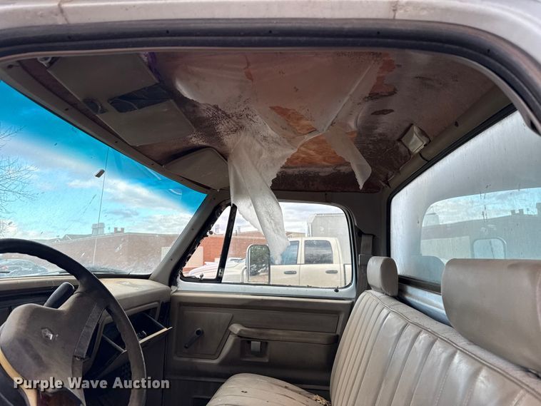 image for item ES5695 1991 Dodge D350 box truck