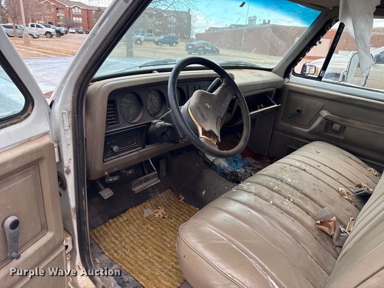 image for item ES5695 1991 Dodge D350 box truck