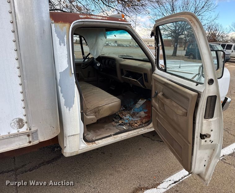 image for item ES5695 1991 Dodge D350 box truck