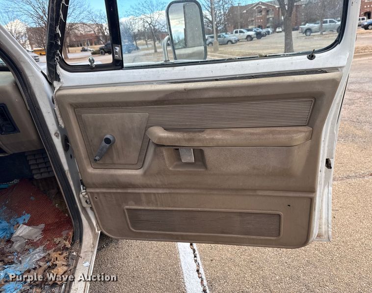 image for item ES5695 1991 Dodge D350 box truck