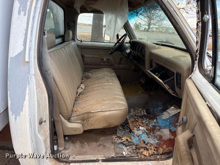 image for item ES5695 1991 Dodge D350 box truck