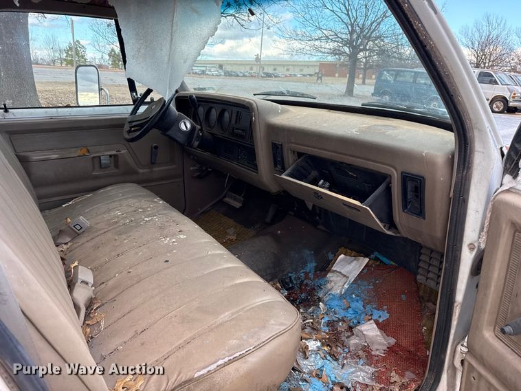 image for item ES5695 1991 Dodge D350 box truck