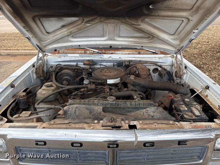 image for item ES5695 1991 Dodge D350 box truck