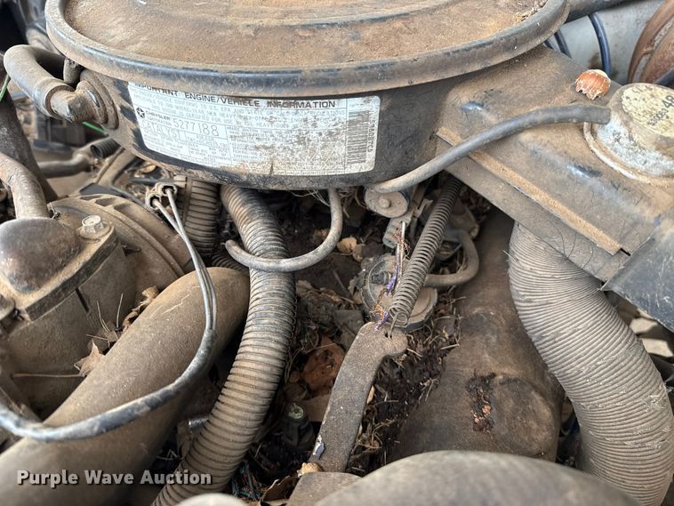 image for item ES5695 1991 Dodge D350 box truck