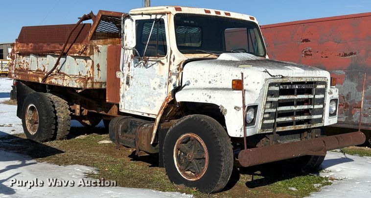 image for item ES8543 1981 International 1724 dump truck
