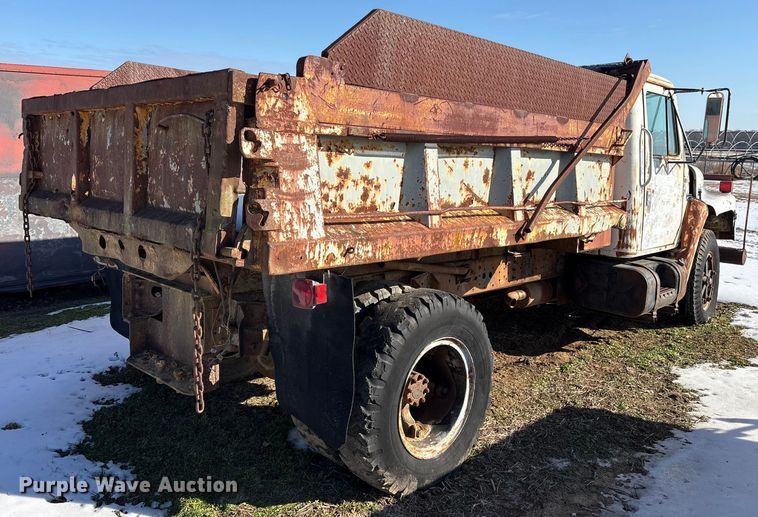 image for item ES8543 1981 International 1724 dump truck