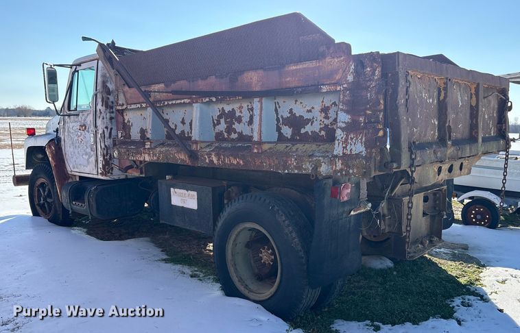 image for item ES8543 1981 International 1724 dump truck