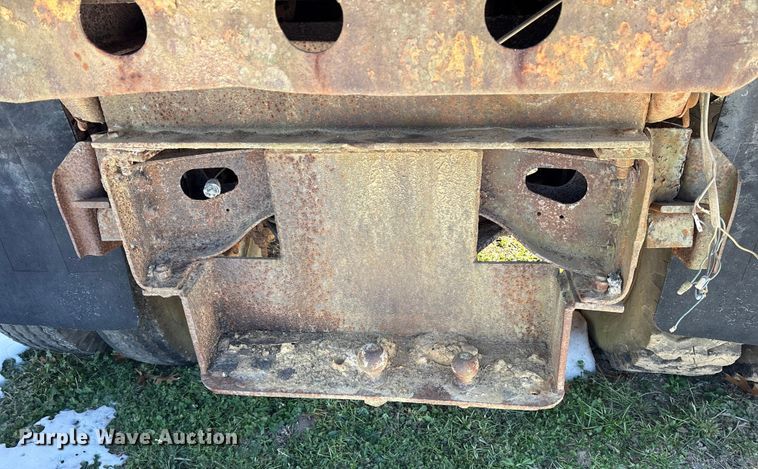 image for item ES8543 1981 International 1724 dump truck