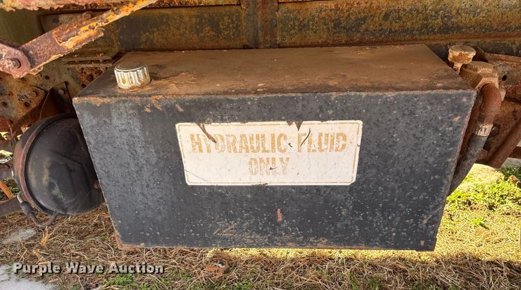 image for item ES8543 1981 International 1724 dump truck