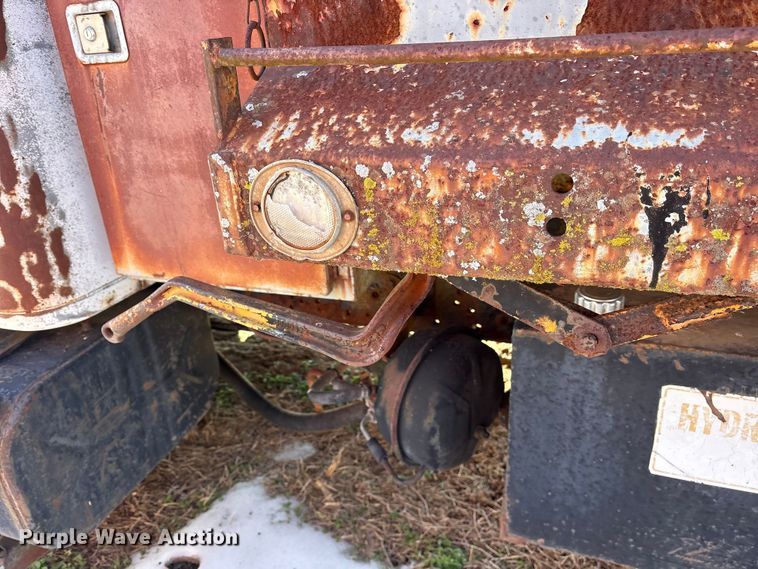 image for item ES8543 1981 International 1724 dump truck