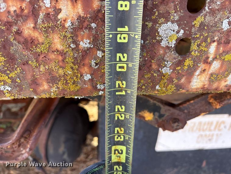 image for item ES8543 1981 International 1724 dump truck