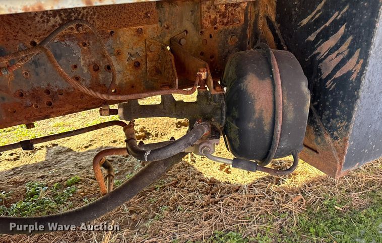 image for item ES8543 1981 International 1724 dump truck
