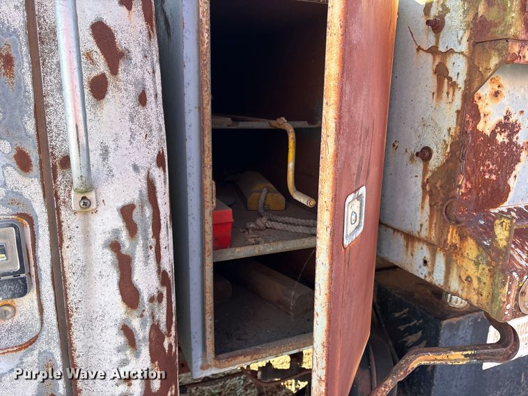 image for item ES8543 1981 International 1724 dump truck