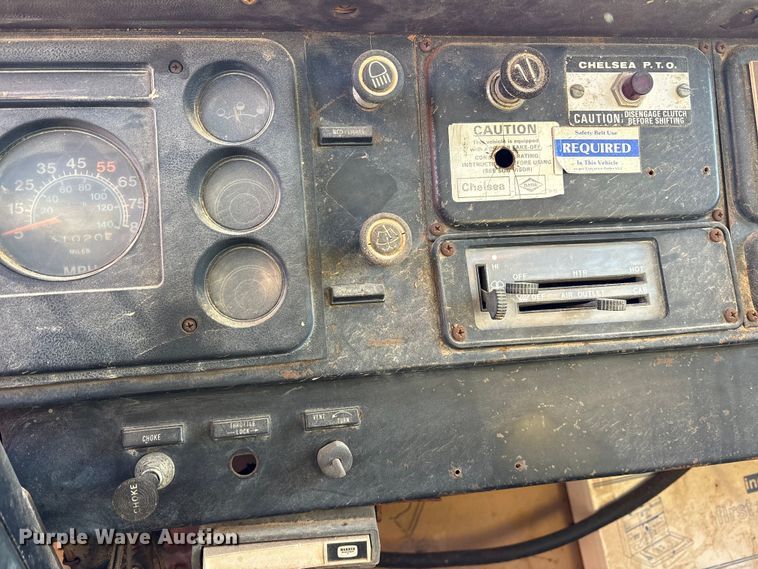 image for item ES8543 1981 International 1724 dump truck