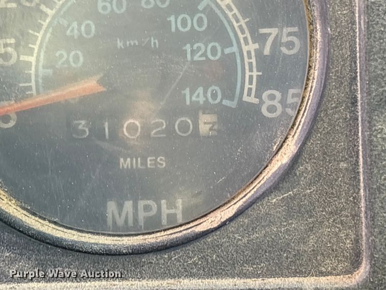 image for item ES8543 1981 International 1724 dump truck