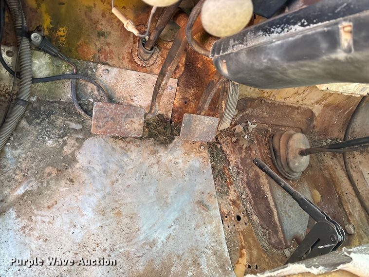 image for item ES8543 1981 International 1724 dump truck