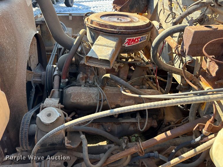 image for item ES8543 1981 International 1724 dump truck