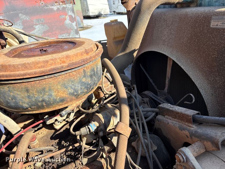 image for item ES8543 1981 International 1724 dump truck