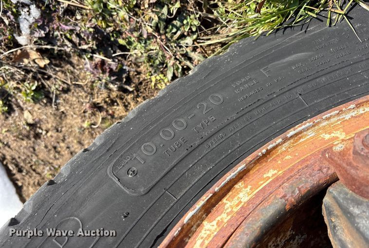 image for item ES8543 1981 International 1724 dump truck