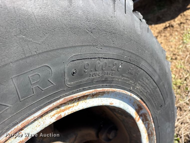 image for item ES8543 1981 International 1724 dump truck