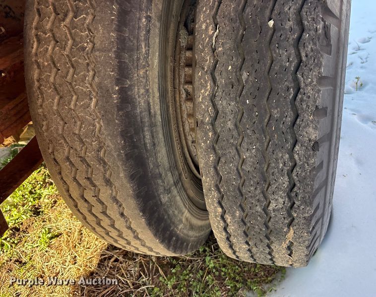 image for item ES8543 1981 International 1724 dump truck