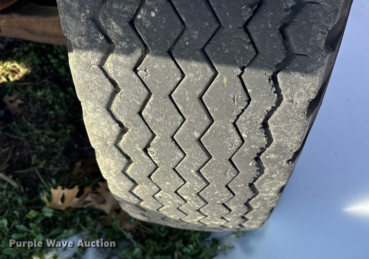 image for item ES8543 1981 International 1724 dump truck