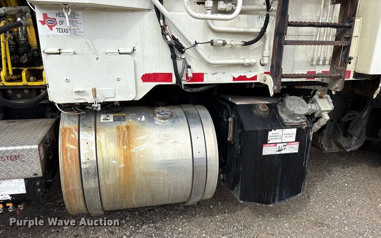 image for item ES8576 2015 Autocar Xpeditor refuse truck