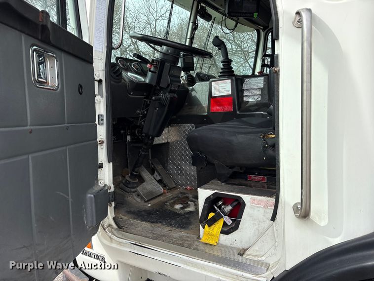 image for item ES8576 2015 Autocar Xpeditor refuse truck