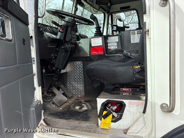 image for item ES8576 2015 Autocar Xpeditor refuse truck