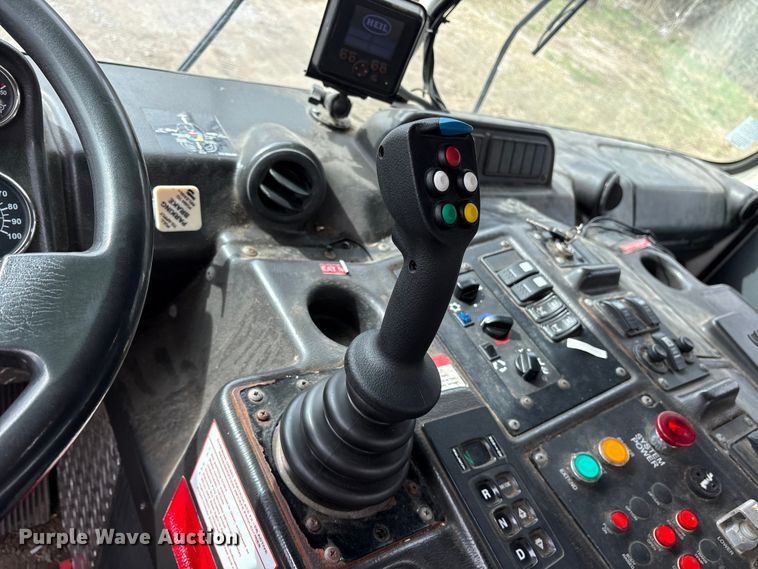 image for item ES8576 2015 Autocar Xpeditor refuse truck