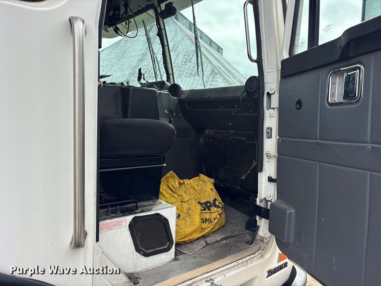 image for item ES8576 2015 Autocar Xpeditor refuse truck