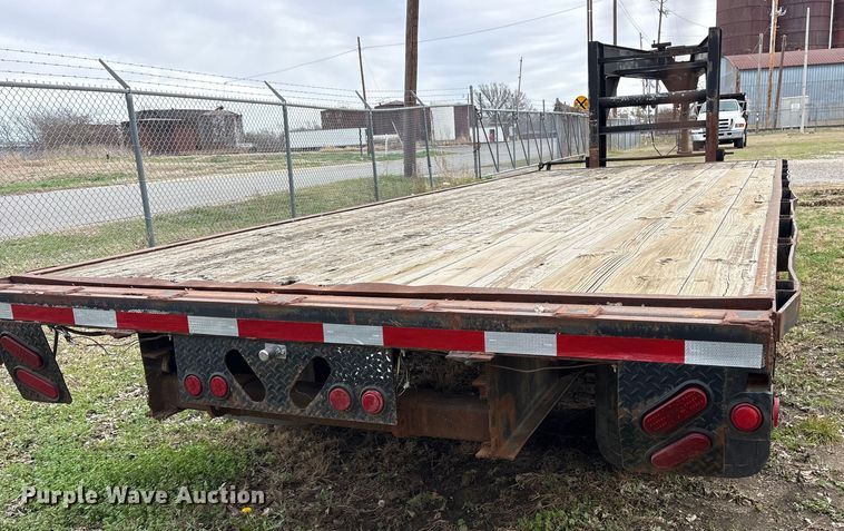 image for item ES8577 1997 Brown flatbed trailer