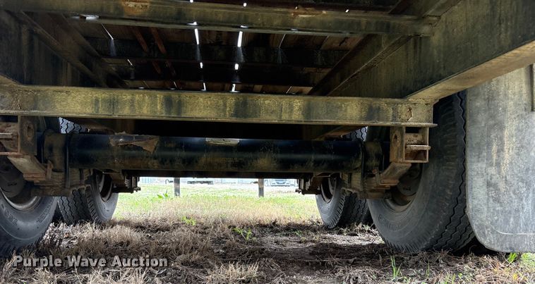 image for item ES8577 1997 Brown flatbed trailer