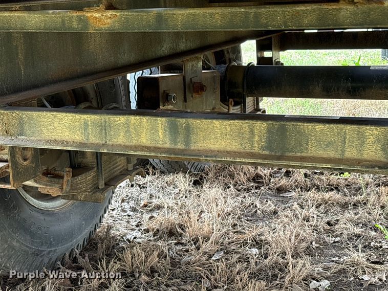 image for item ES8577 1997 Brown flatbed trailer