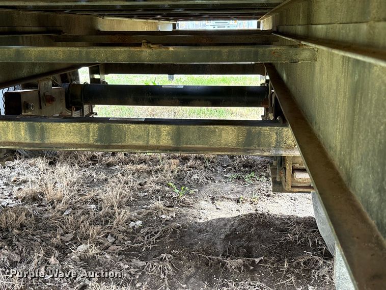 image for item ES8577 1997 Brown flatbed trailer