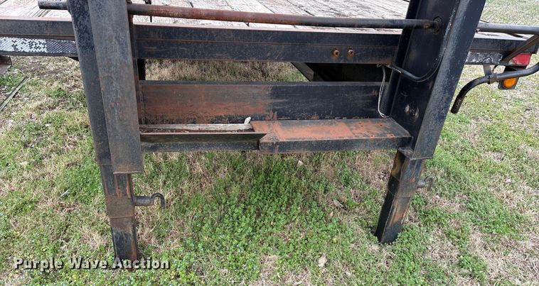 image for item ES8577 1997 Brown flatbed trailer