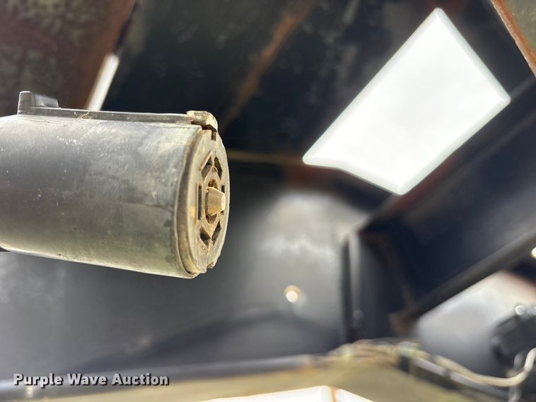 image for item ES8577 1997 Brown flatbed trailer