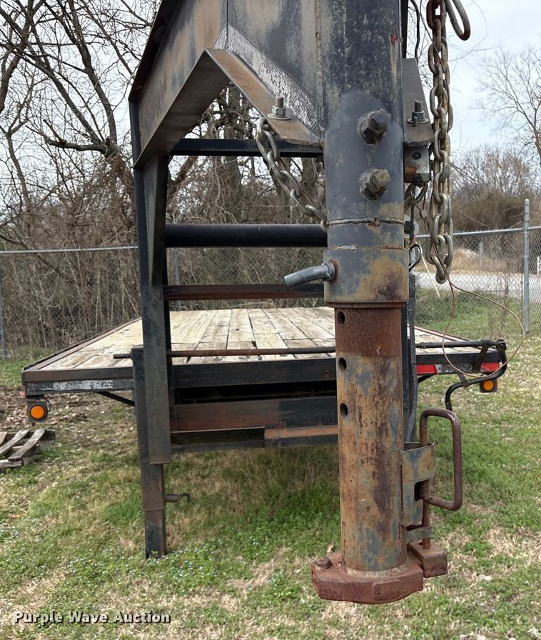 image for item ES8577 1997 Brown flatbed trailer