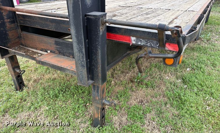 image for item ES8577 1997 Brown flatbed trailer